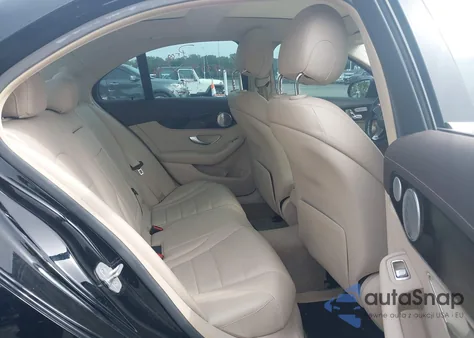 2015 Mercedes-Benz C 300 Luxury 4Matic из США, поврежденный, VIN 55SWF4KB3FU008942